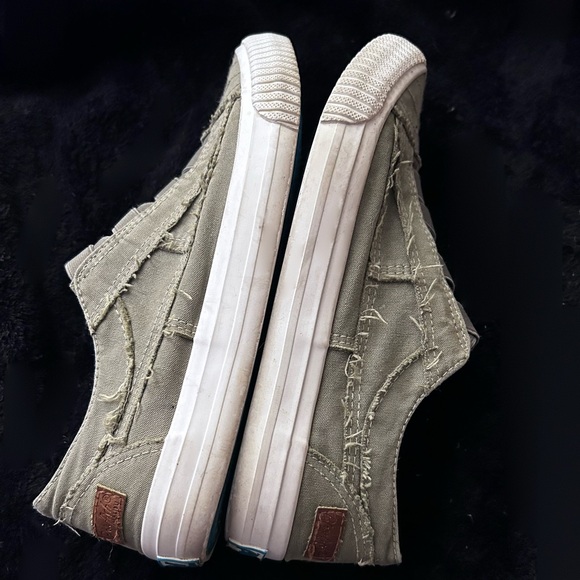 BLOWFISH MAURA Khaki Sneakers. Size 7.5 - Picture 3 of 14